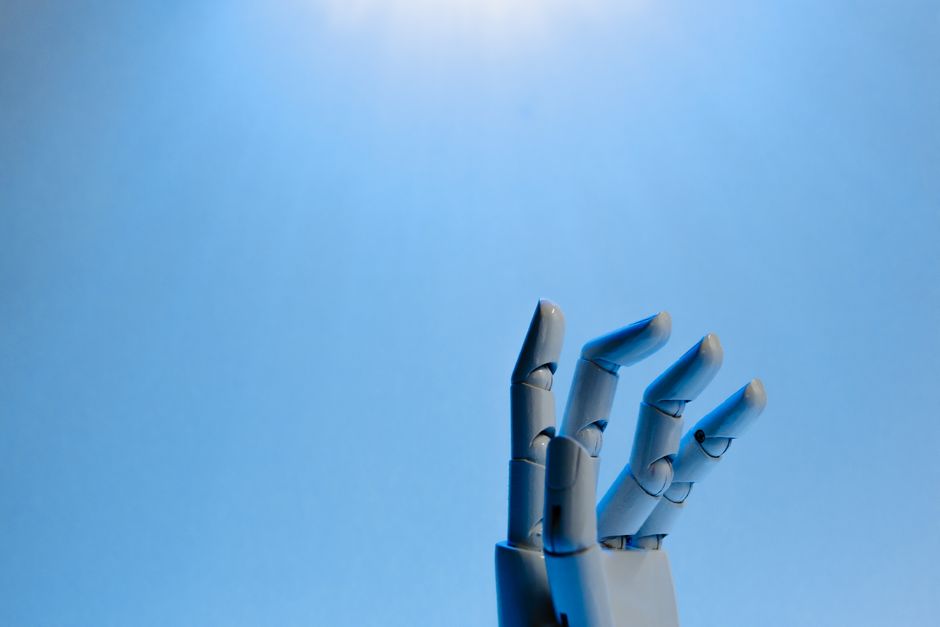 The AI boom has created a clear gap between hardware suppliers and many other technology companies. While businesses developing AI chips continue reporting strong demand, several large tech firms have struggled to deliver the same level of market performance